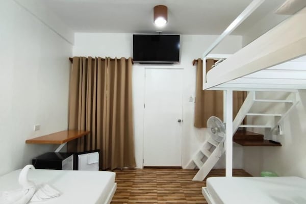 Living/Sleeping Area