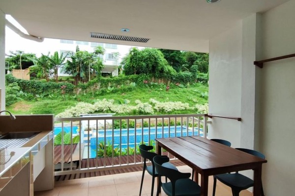 Balcony/Dining Area