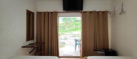 Iron/ironing board, bed sheets