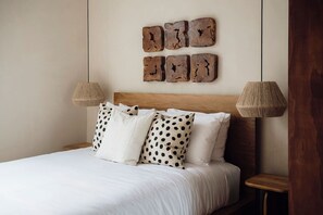 3 habitaciones, tabla de planchar con plancha y cuna de viaje 
