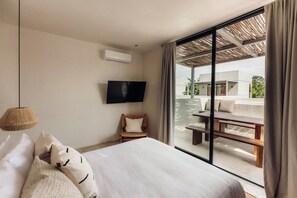 3 bedrooms, in-room safe, iron/ironing board, travel crib