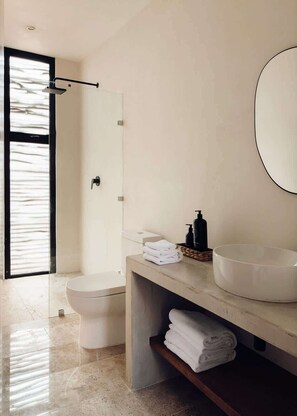 Dusche, Haartrockner, Shampoo