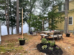 Outdoor dining - Sweet vintage cottage on Mountain View Lake, 2024 updates, next to Lake Sunapee (Sunapee)