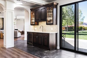 Interior - 50 miles from Zions Park/Desert Oasis with hot-tub (Colorado City)