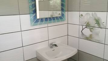 Dusche, Handtücher, Seife, Toilettenpapier