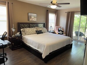 4 Schlafzimmer, Schreibtisch, Bügeleisen/Bügelbrett, Reisekinderbett