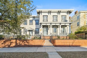 Exterior - Palazzo Sul Monte-Due (Wilmington)