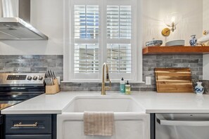 Kühlschrank, Ofen, Herdplatte, Geschirrspüler