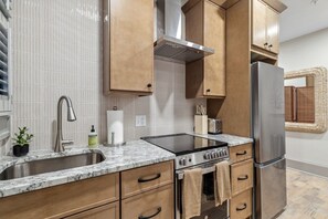 Fridge, microwave, oven, stovetop - Palazzo Sul Monte-Tre (Wilmington)