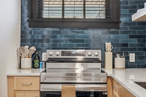 Fridge, microwave, oven, stovetop - Palazzo Sul Monte-Quattro (Wilmington)