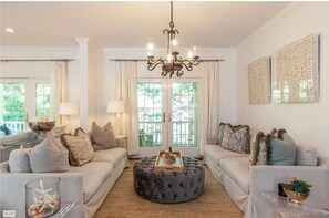 Smart TV, fireplace - Designer Own Elegant Beachy Sag Harbor Home (Sag Harbor)