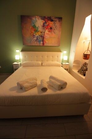 1 bedroom, travel cot, free WiFi, bed sheets