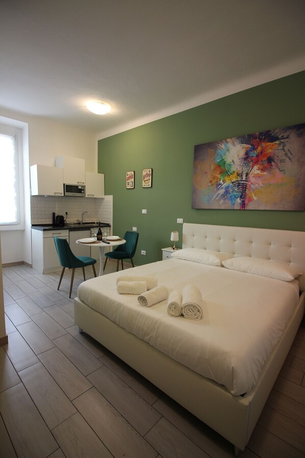 1 bedroom, travel cot, free WiFi, bed sheets