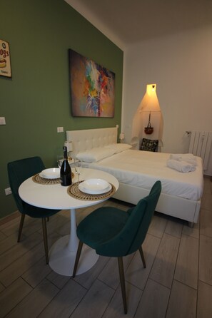 1 Schlafzimmer, Reisekinderbett, kostenloses WLAN, Bettwäsche