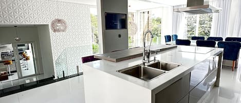 Microwave, oven, stovetop, dishwasher