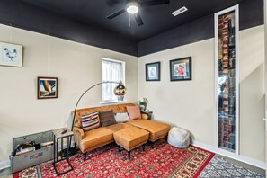 Smart TV, books, music library - An upscale retreat across from the beach (Colonial Beach)