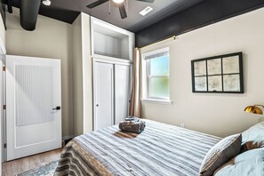 1 Schlafzimmer, Schreibtisch, Reisekinderbett, WLAN