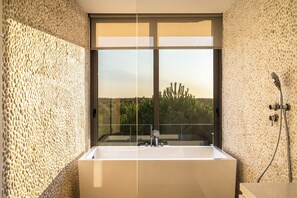 Hair dryer, towels, toilet paper - Contemporary Comfort & Style in Melides (Melides)
