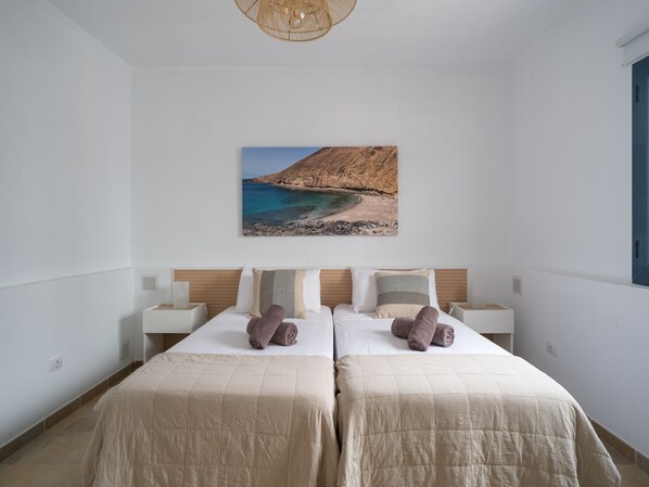 4 bedrooms, iron/ironing board, free WiFi, bed sheets