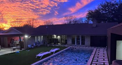 Cozy Pool Cabana Back house with Pool