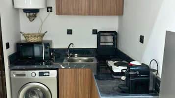 Refrigerador, microondas, cafetera/tetera