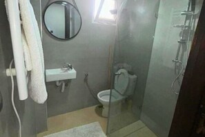Dusche, Handtücher, Seife, Toilettenpapier