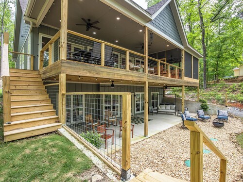 MemoRays  Made on Martin, MemoRays Made on Martin- 5BR Lake Front Home- Sleeps 12