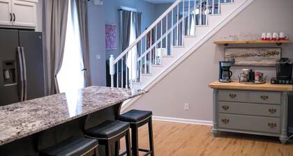 The Golden Gather: Perfect for Families & Weddings