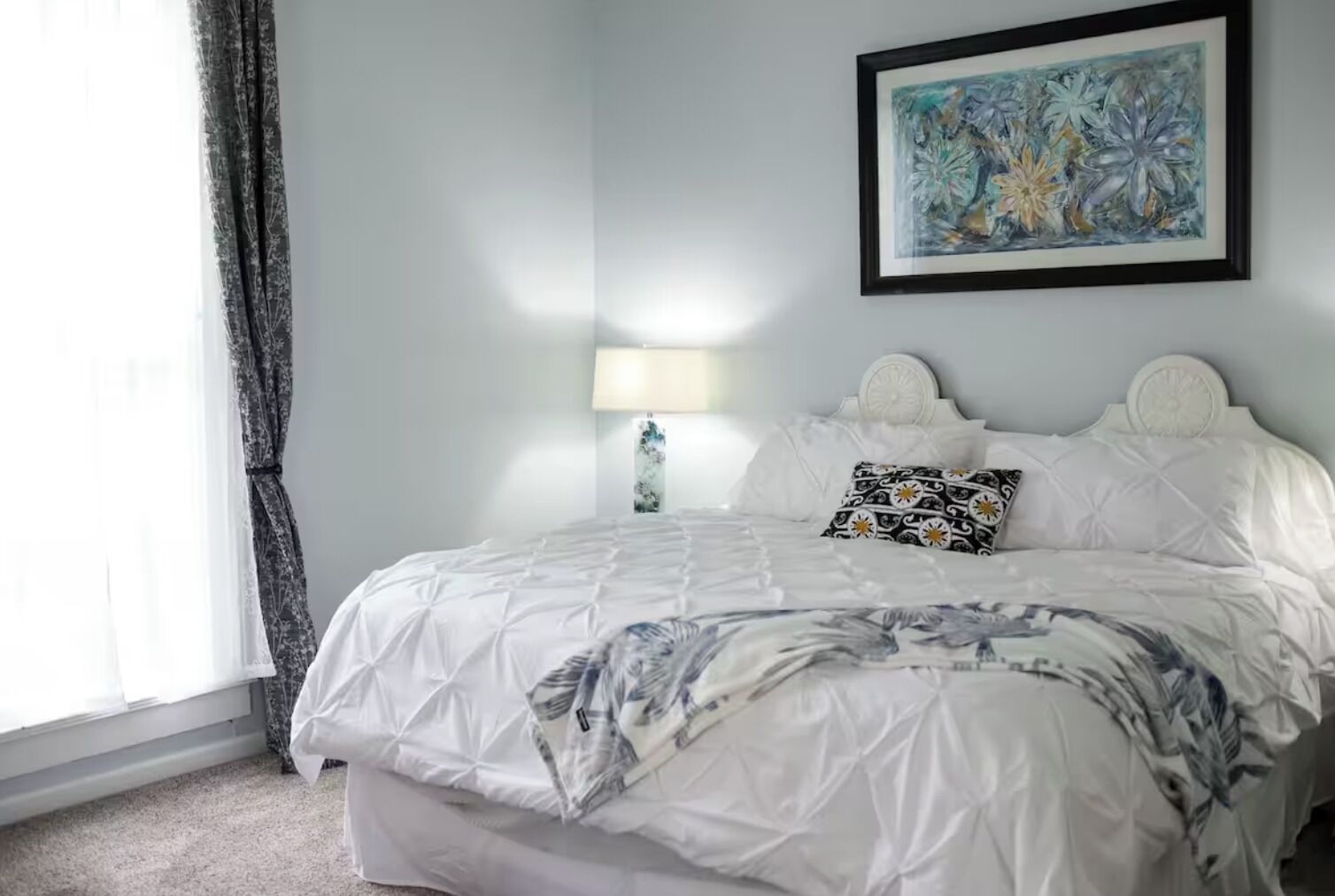 5 habitaciones, escritorio y tabla de planchar con plancha 