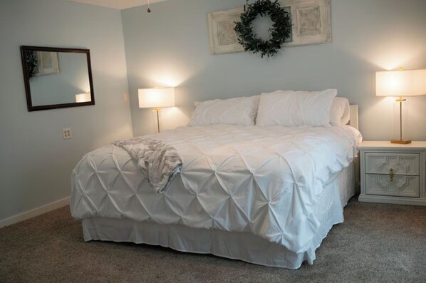 5 bedrooms, desk, iron/ironing board, travel crib