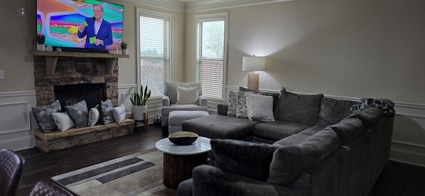 Smart TV, fireplace