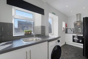 Private kitchen - New! 2BR in West Terrace, Sleeps 4 (County Durham)