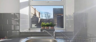 Relaxing 2BR in Billy Row|WiFi |by Stay With Us