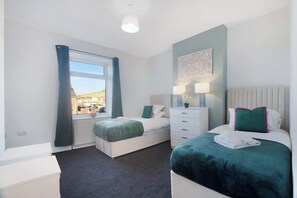 Room - New! 2BR in West Terrace, Sleeps 4 (County Durham)