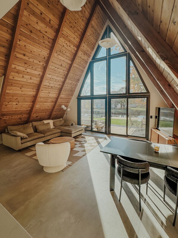 Smart TV, futbolito, libros y impresora