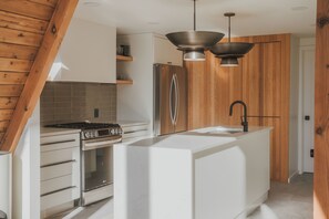 Refrigerador, horno, parrilla de estufa y lavavajillas