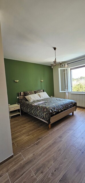 3 bedrooms, desk, iron/ironing board, travel crib - La Bastide des Oliviers Provencal gîte with swimming pool in 1 ha of greenery (Carpentras)