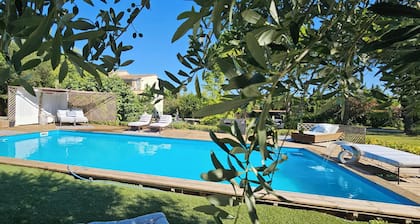 La Bastide des Oliviers
Gßte Provençal avec piscine au coeur d'1 ha de verdure
