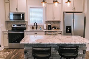 Private kitchen - The Blue Nest: Downtown, WKU, Hospital & Garage (Bowling Green)