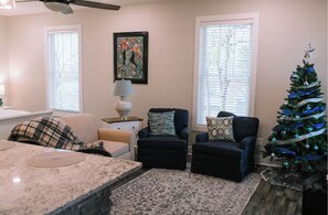 Interior - The Blue Nest: Downtown, WKU, Hospital & Garage (Bowling Green)