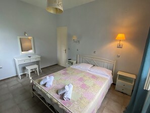 2 chambres, fer et planche à repasser, Wi-Fi, draps fournis