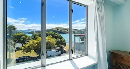 Waterfront 2-Bedroom Harbour View Apartment