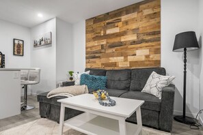 Smart TV - Fresh Escape | Dog-Friendly | Close to Parks/Seton (Calgary)