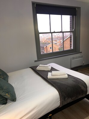 1 habitación, tabla de planchar con plancha, wifi y ropa de cama 