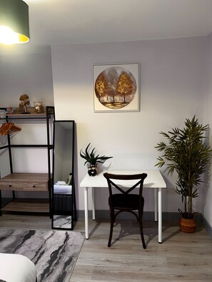 1 habitación, tabla de planchar con plancha, wifi y ropa de cama 