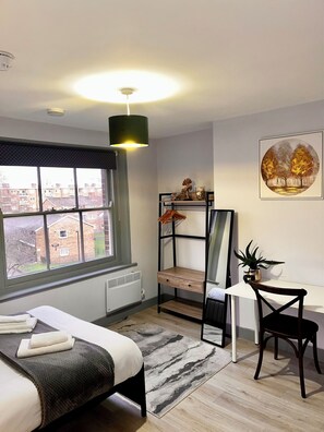 1 habitación, tabla de planchar con plancha, wifi y ropa de cama