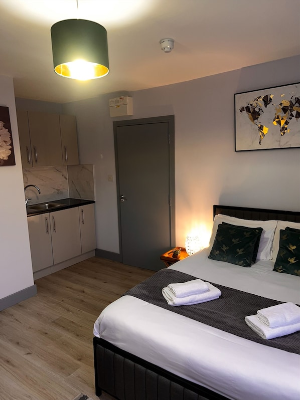 1 chambre, fer et planche à repasser, Wi-Fi, literie fournie