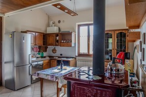 Frigorífic, forn, placa de cuina i rentaplats 