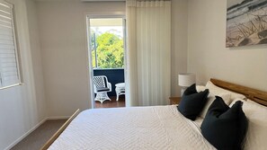 3 bedrooms, iron/ironing board, travel cot, free WiFi