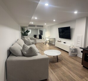 TV - Ultimate Cozy Corner (Ottawa)